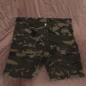 Camo shorts used in good condition